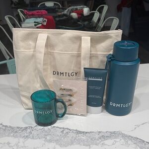 DRMTLGY Teal Box Accessories Gift Set Mug Water Bottle Foot Cream Tote Hair Clip